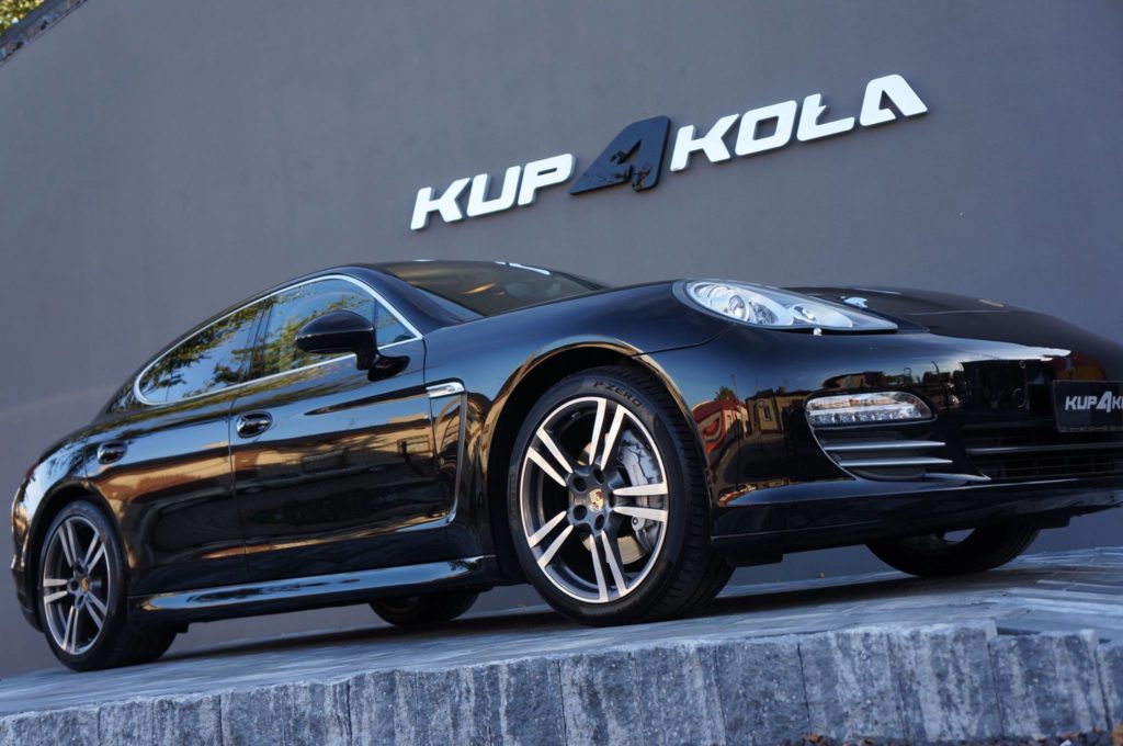 Porsche Panamera 4S — Showroom